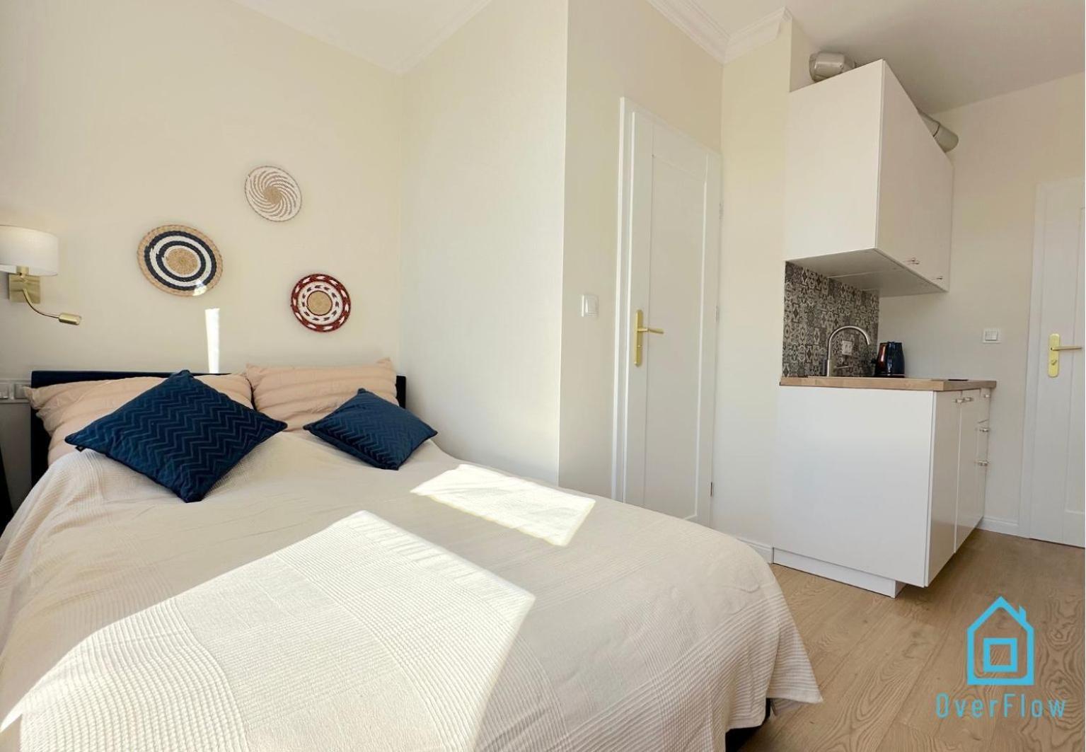 Seredino Navy Apartment- Modern Comfort In A Quiet Location, 5 Minutes To Old Town & Seaside
