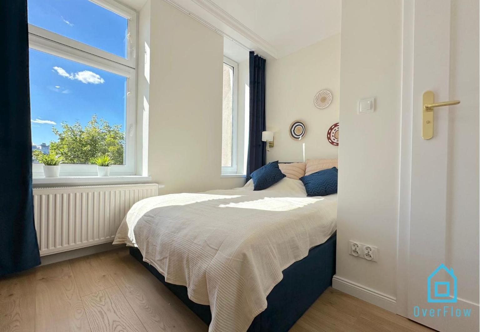 Seredino Navy Apartment- Modern Comfort In A Quiet Location, 5 Minutes To Old Town & Seaside *